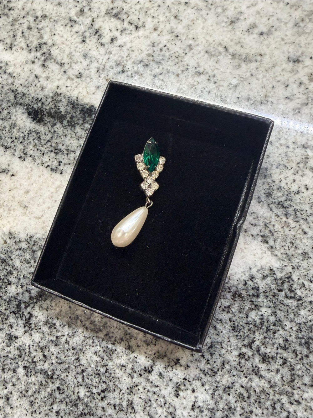 Emerald Teardrop Pearl Pendant Necklace - Green & White